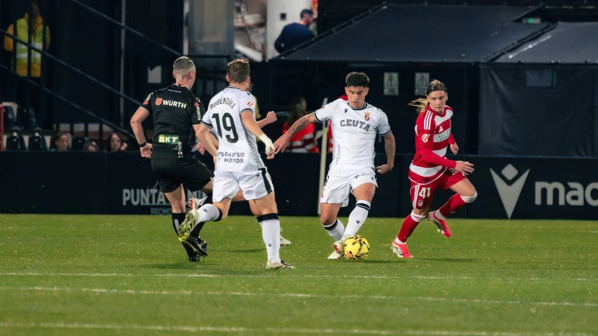 Jugadores en el Ceuta - Granada