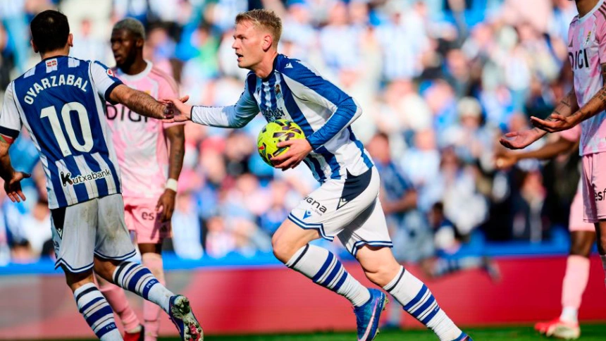 El delantero islandés recortó distancias con un gran cabezazo.