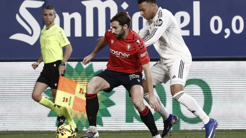 Moncayola y Mbappé, durante el Osasuna - Real Madrid