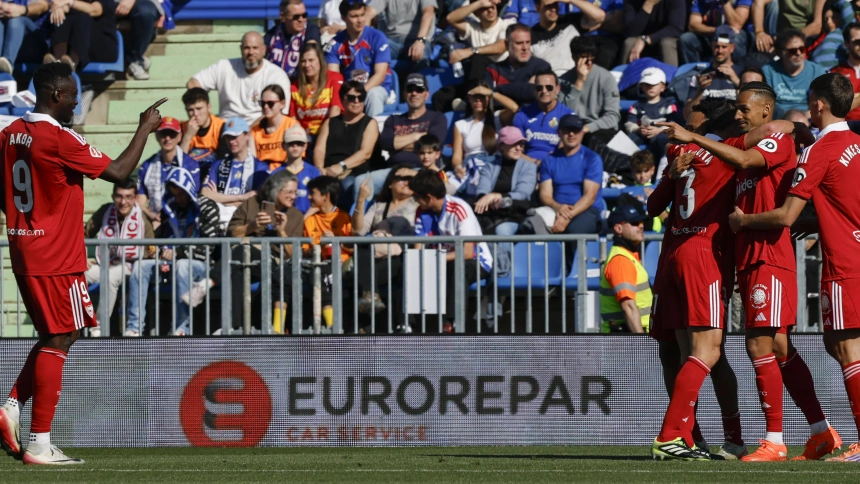 Los jugadores del Sevilla celebran el gol de Sow ante el Getafe