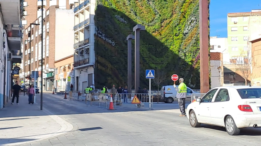 Arrancan los trabajos en la plaza de Santa Eulalia de Mérida que afectarán al tráfico
