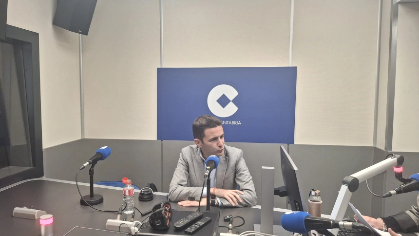 Pedro Casares en los estudios de COPE Cantabria