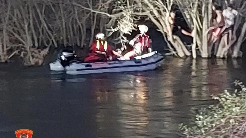 Rescate de los menores subidos a un árbol en el Alberche