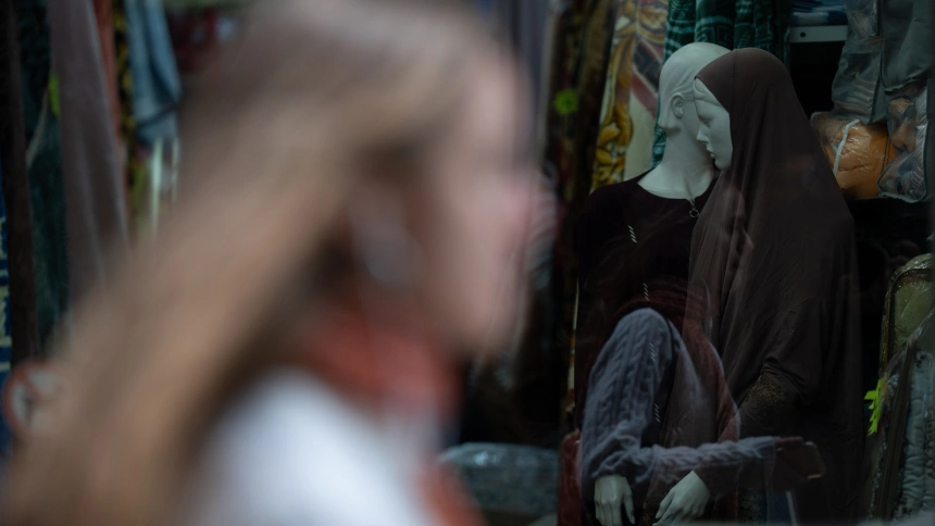 El debate sobre el burkini: Calahorra actualiza su ordenanza de piscinas para aclarar el uso de ropa de baño en espacios públicos