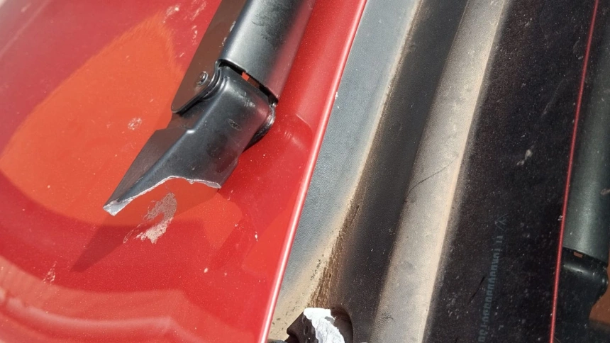 Limpiaparabrisas del coche de Javier