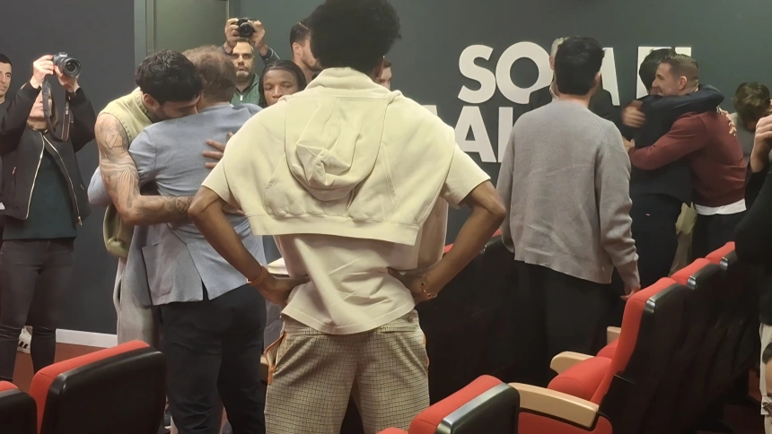 El abrazo de Samú Costa con Jagoba Arrasate