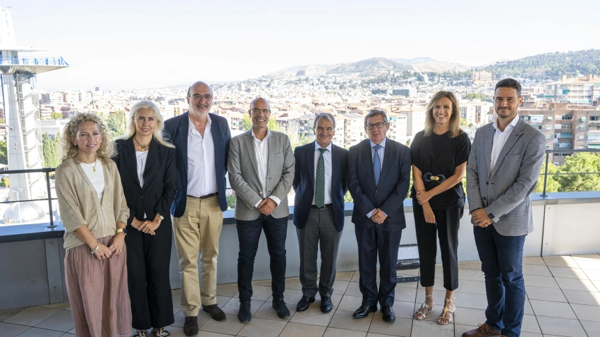 Imagen de archivo de la recepción de Jonatan R. Ruiz, ganador de la anterior edición, en los Servicios Centrales de Caja Rural Granada.