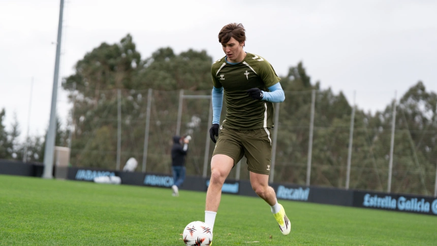 Fer López, en un entrenamiento con el Celta en Afouteza