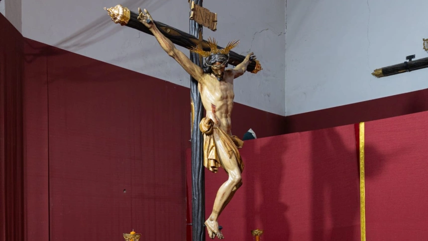 Cristo de los Favores en su capilla de salida