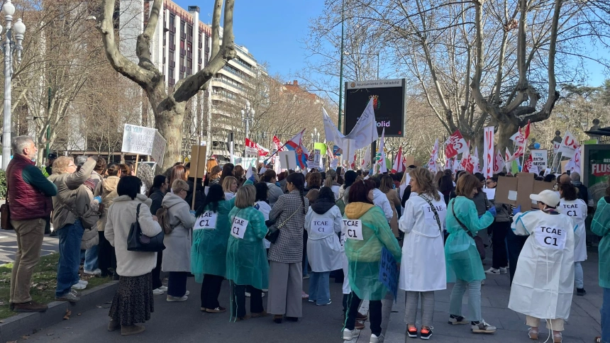 Los técnicos de enfermería se plantan y exigen la reclasificación profesional que les corresponde por ley