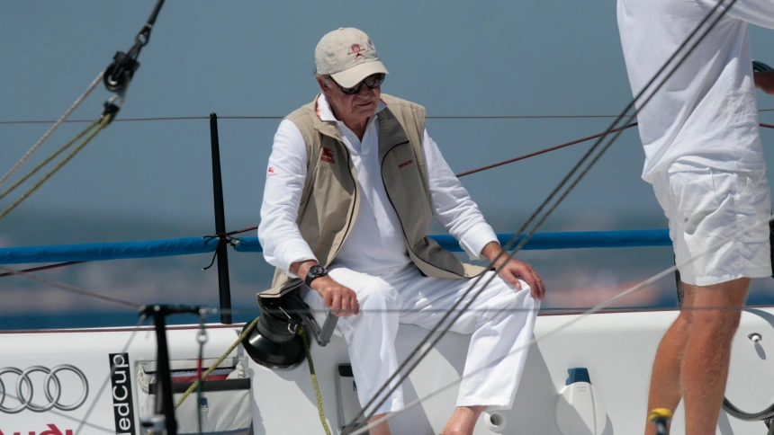 Juan Carlos, rey de España, en la regata de veleros en Mallorca, España.