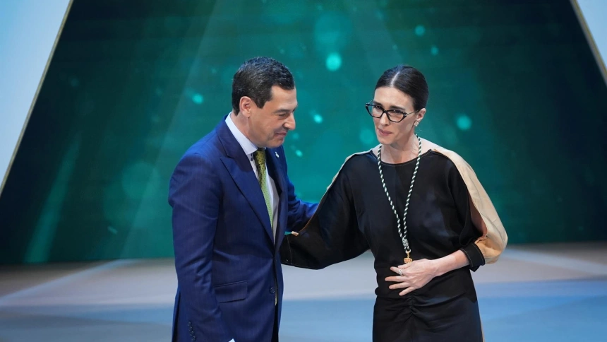 Juanma Moreno y Paz Vega