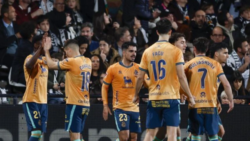 Los futbolistas del Racing celebran un gol contra el Castellón