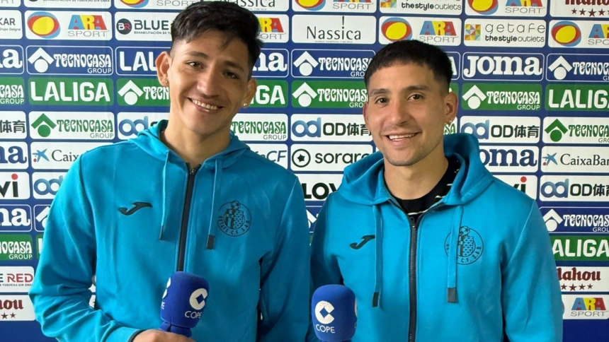 Luis Vázquez (izquierda) Martín Satriano (derecha), futbolistas del Getafe