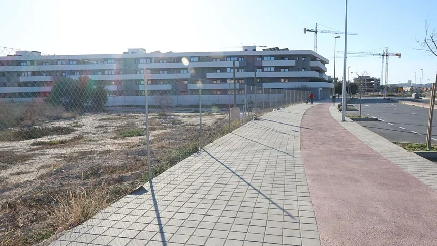 Parcela municipal situada en el barrio Nou Nazareth