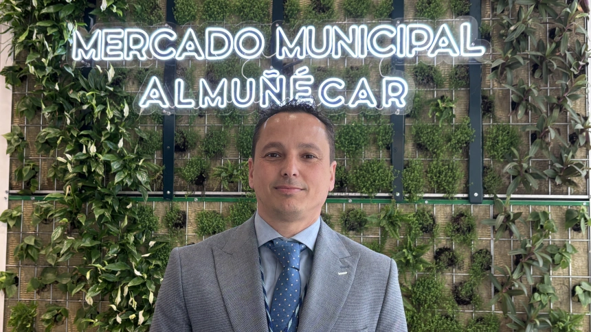 Un jardín vertical con 4.500 plantas vivas da la bienvenida al nuevo mercado de Almuñécar