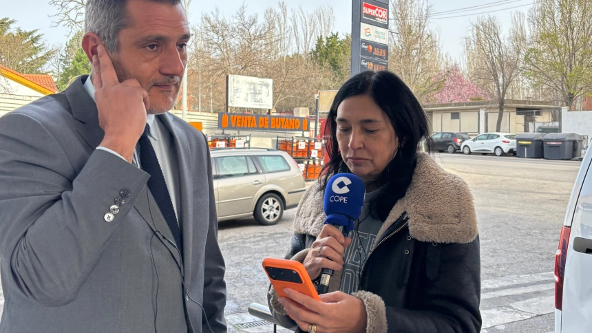 Nacho Rabadán y Pilar Cisneros, desde una estación de servicio