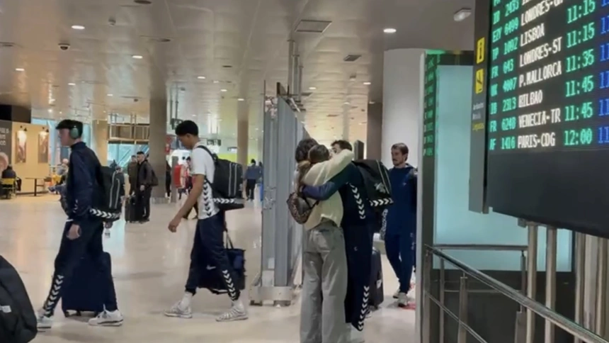 Emotiva llegada de los chicos de Valencia Basket