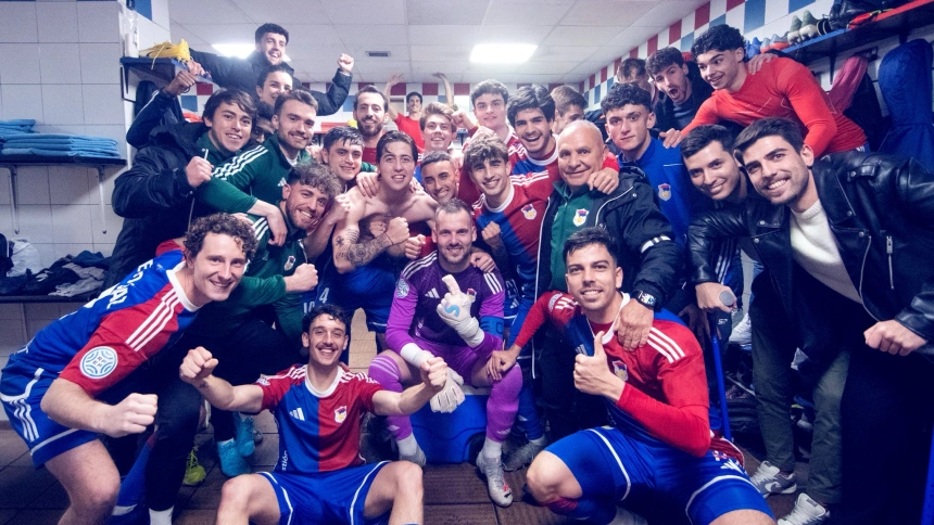 Los jugadores del UP Langreo pelean contra una gravísima crisis económica.