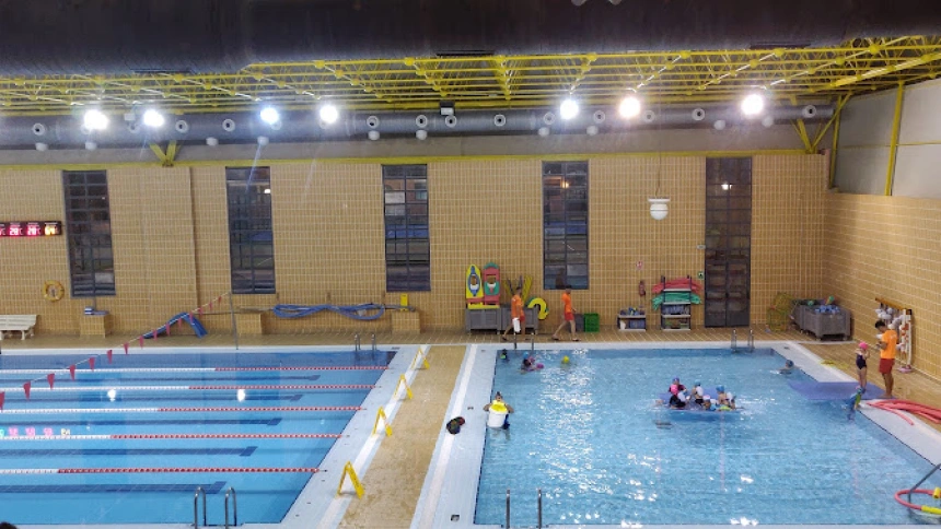 La Piscina Mar Menor permanecerá cerrada por daños en la cubierta