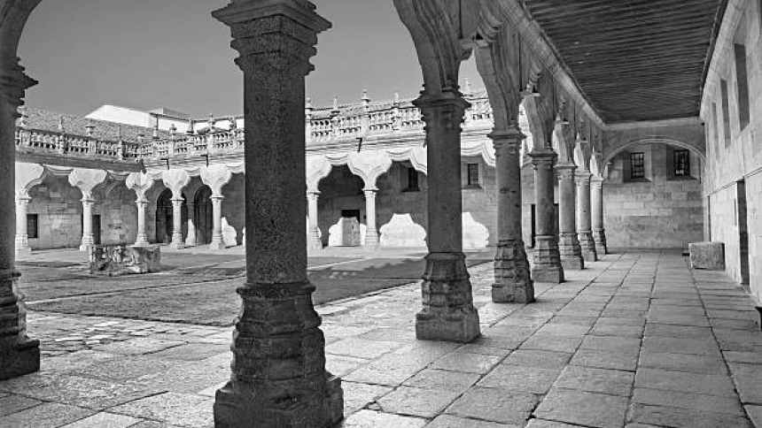 Patio barroco de las Escuelas Menores