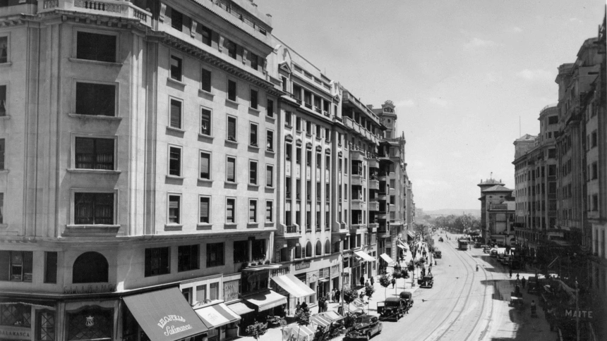 Avenida Calvo Sotelo de la ciudad de Santander (Cantabria) en una foto de los años 50