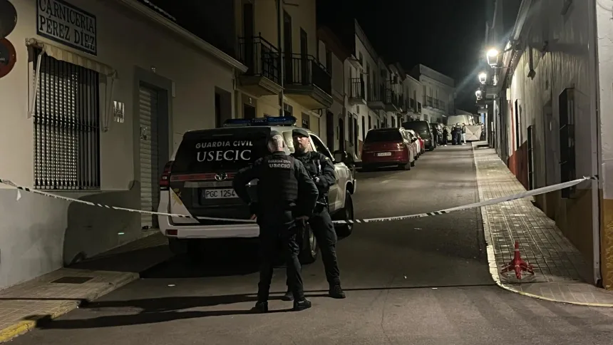 La calle Nueva de Hornachos permanece cortada esta noche