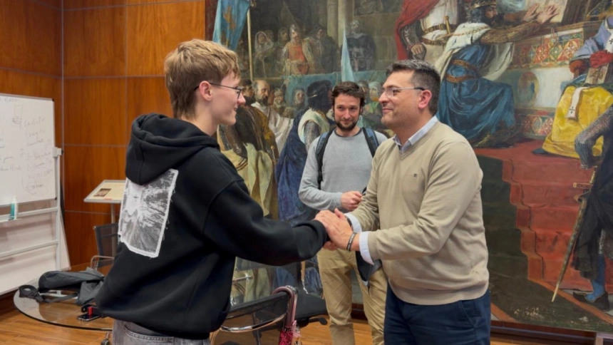 Marcel Stawski, junto al alcalde Juan Ramón Adsuara