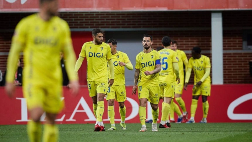 Los jugadores del Cádiz celebran un gol contra el Mirandés