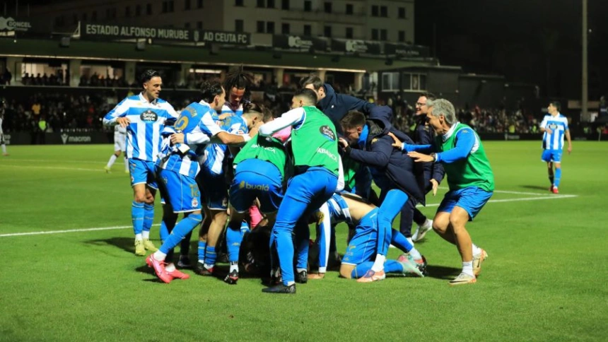 El Deportivo celebrando el gol de la victoria
