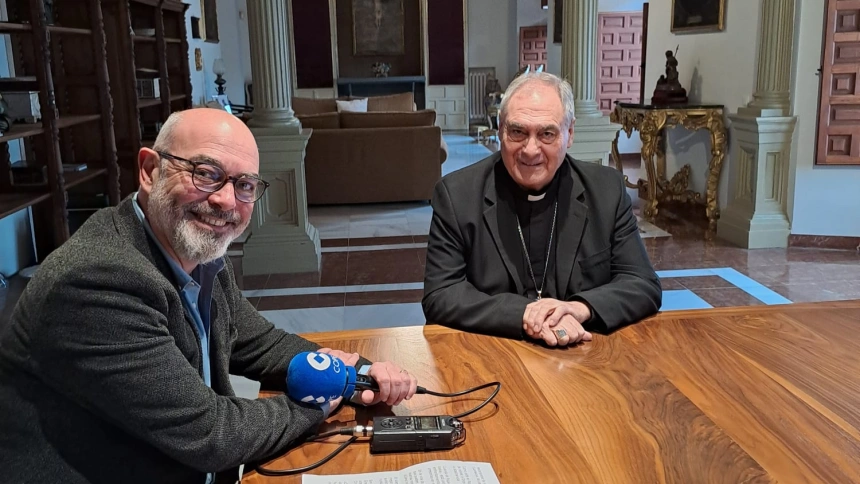 Monseñor Gil Tamayo durante la entrevista con COPE Granada