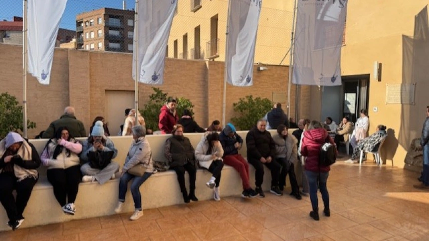 Azules en la puerta del MASS