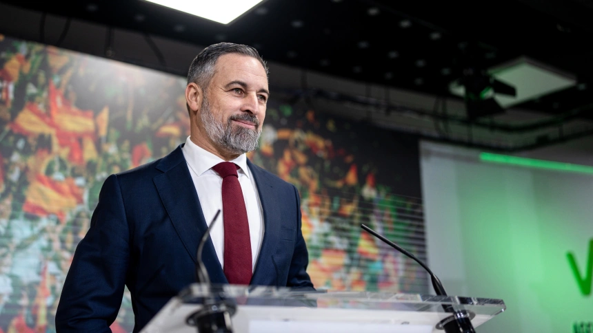 Archivo - El presidente de VOX, Santiago Abascal, valora los resultados de las elecciones en una rueda de prensa, en la sede nacional del partido, a 22 de diciembre de 2025, en Madrid (España).