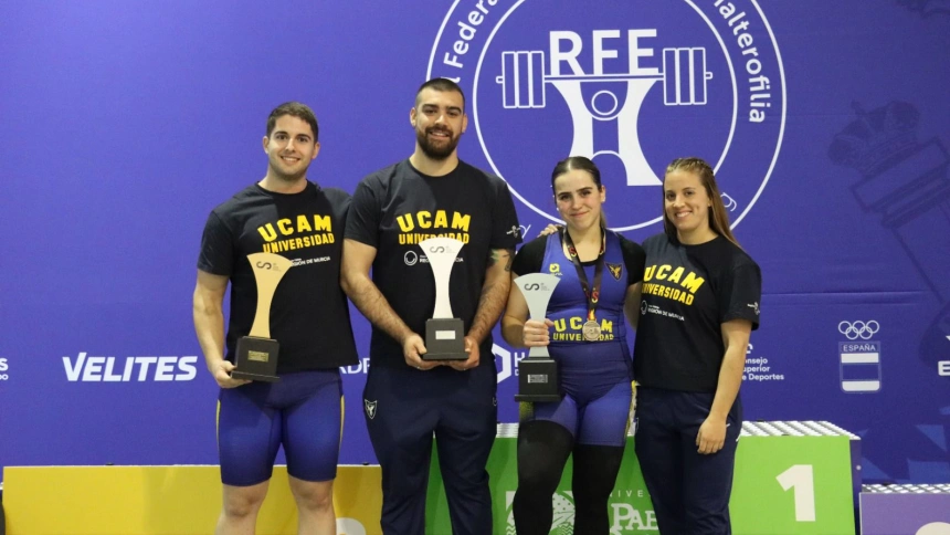 UCAM comenzó dominando en Halterofilia