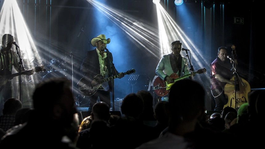 Actuación de Los Rebeldes