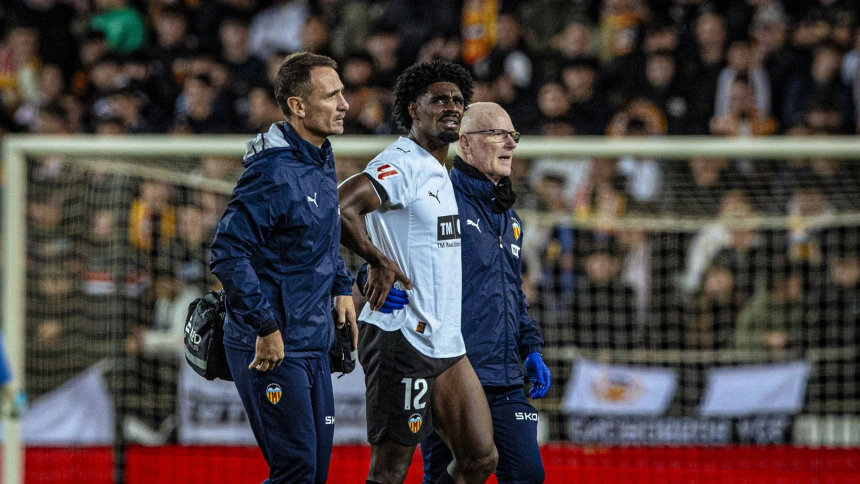 Thierry abandona lesionado Mestalla