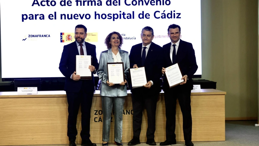 20/03/2026 La vicepresidenta primera del Gobierno y ministra de Hacienda, María Jesús Montero (2i); el consejero de Sanidad, Presidencia y Emergencias, Antonio Sanz (2d); el delegado especial del Estado en la Zona Franca de Cádiz, Fran González (1i); y el alcalde de Cádiz, Bruno García (1d), firman el convenio de colaboración para la cesión del suelo que permitirá la construcción del nuevo hospital de Cádiz. A 20 de marzo del 2026 en Cádiz (Andalucía. España).POLITICA Nacho Frade - Europa Press