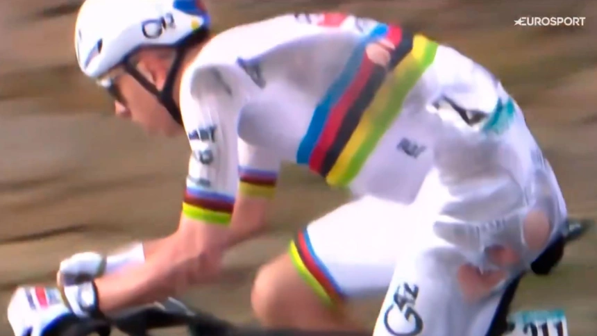 Tadej Pogacar, tras su caída en la Milán San Remo