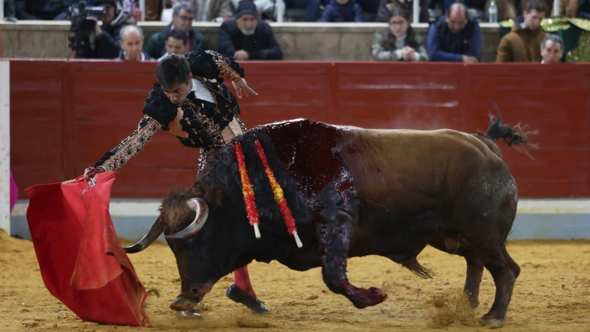 Gómez del Pilar durante la faena de muleta al sexto toro de Cuadri