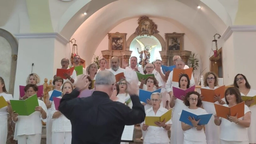 Un momento de un acto, de la Coral Bartolomé Pérez Casas de Lorca