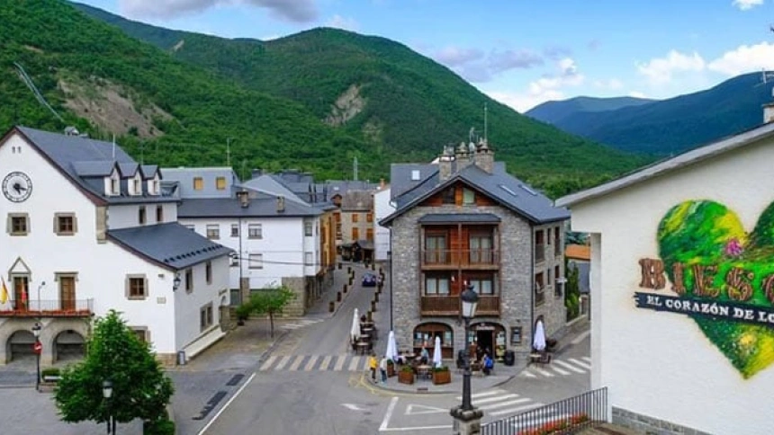 Plaza del Ayuntamiento de Biescas