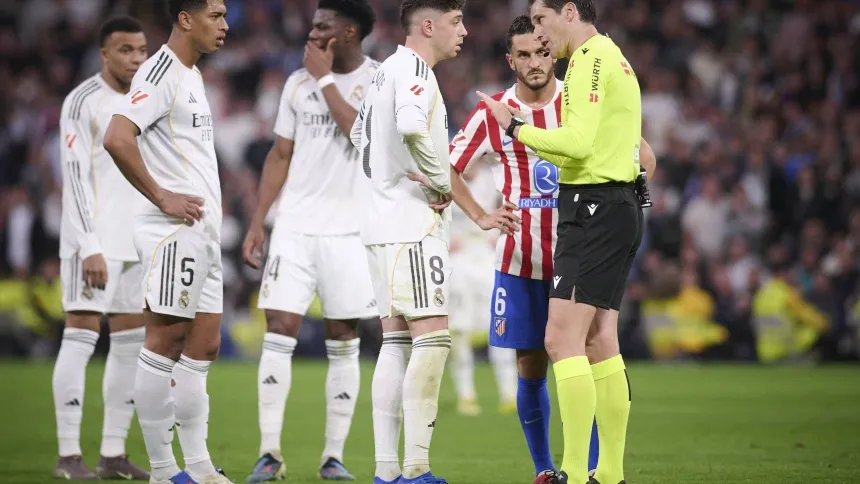 Fede Valverde, expulsado en el derbi Real Madrid-Atlético