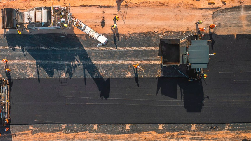 Continúa el asfaltado del circuito de Madrid, que en septiembre debuta en la Fórmula 1.