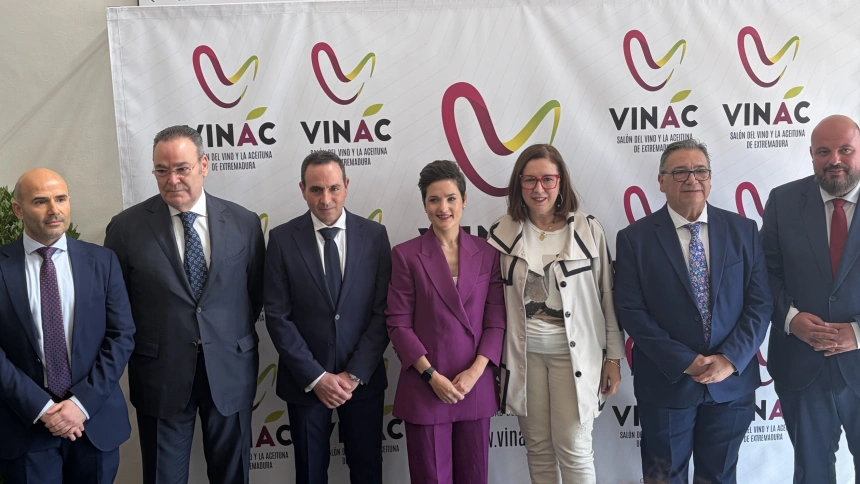 Foto de familia de la inauguración de VINAC