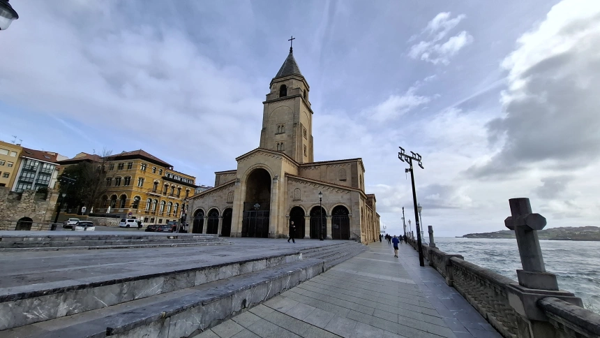 Iglesia de San Pedro, en Gijón
