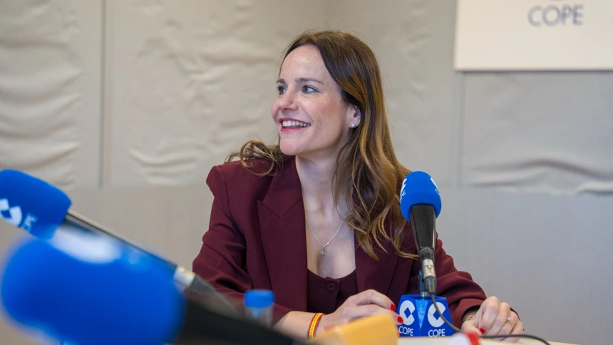 Isabel Pérez Moñino, portavoz nacional de VOX, en los estudios de COPE Oviedo