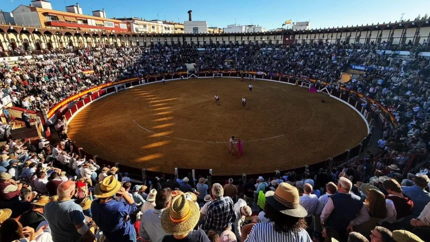 Aspecto de la plaza de toros de Almendralejo durante la corrida de la VINAC