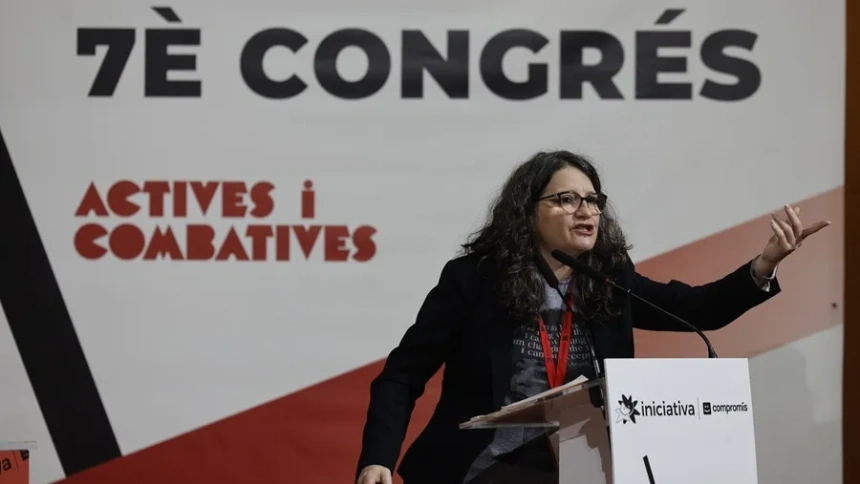 La exvicepresidenta del Gobierno valenciano Mónica Oltra interviene en el séptimo congreso ordinario de Iniciativa, la formación ecosocialista de la coalición Compromís, este sábado en Valencia. EFE/Kai Forsterling