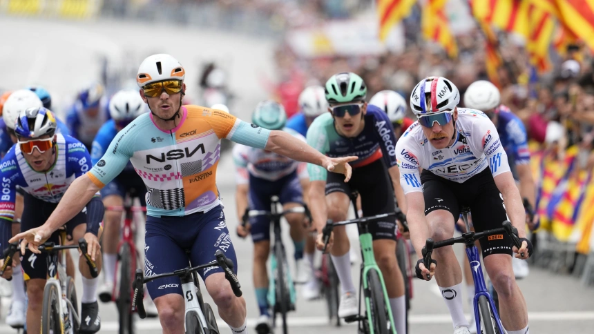 El ciclista australiano Brady Gilmore triunfa en Montjuic