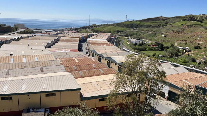 Vista general del Polígono del Tarajal en Ceuta, próximo a la frontera con Marruecos donde se localizó una infraestructura subterránea presuntamente utilizada para el traslado de droga.